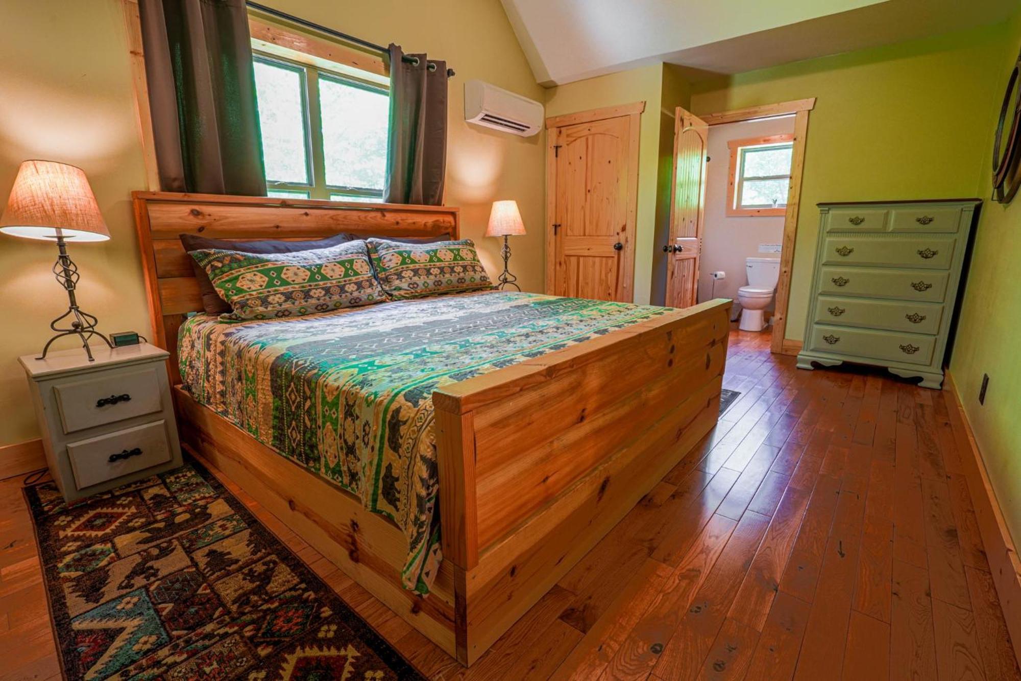 New Listing! Wine Country Retreat - 2 Bed, Hot Tub Villa Dahlonega Exterior foto