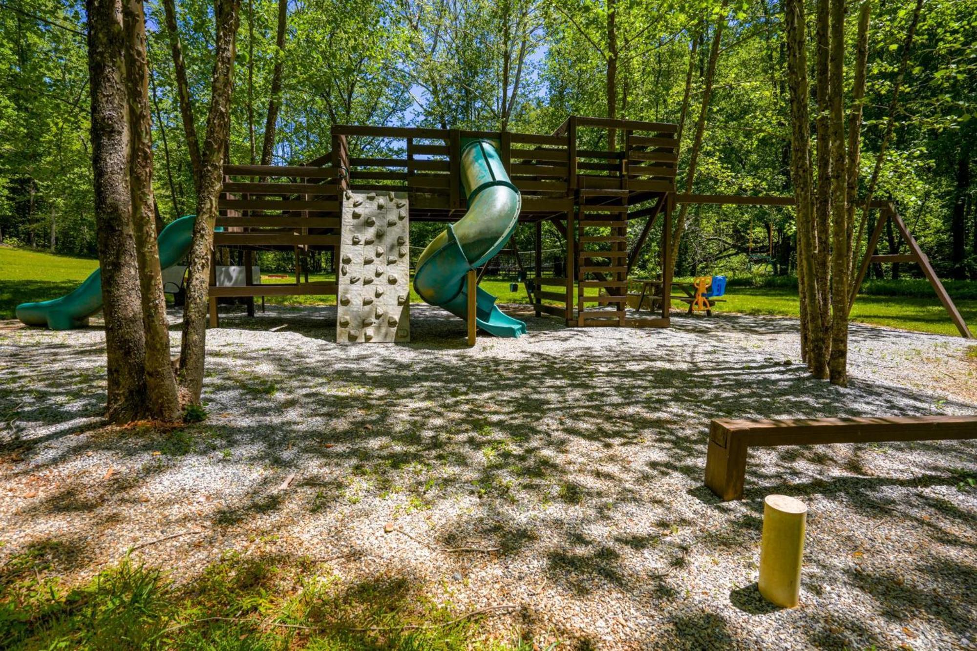 New Listing! Wine Country Retreat - 2 Bed, Hot Tub Villa Dahlonega Exterior foto