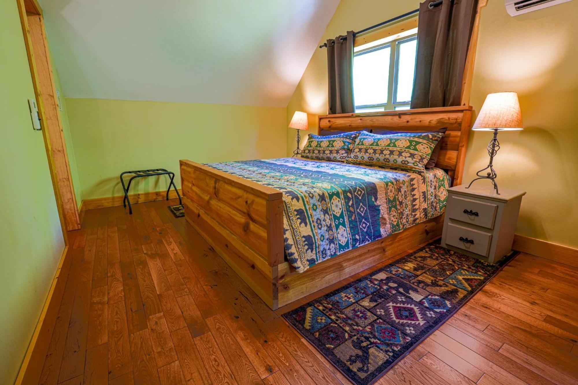 New Listing! Wine Country Retreat - 2 Bed, Hot Tub Villa Dahlonega Exterior foto