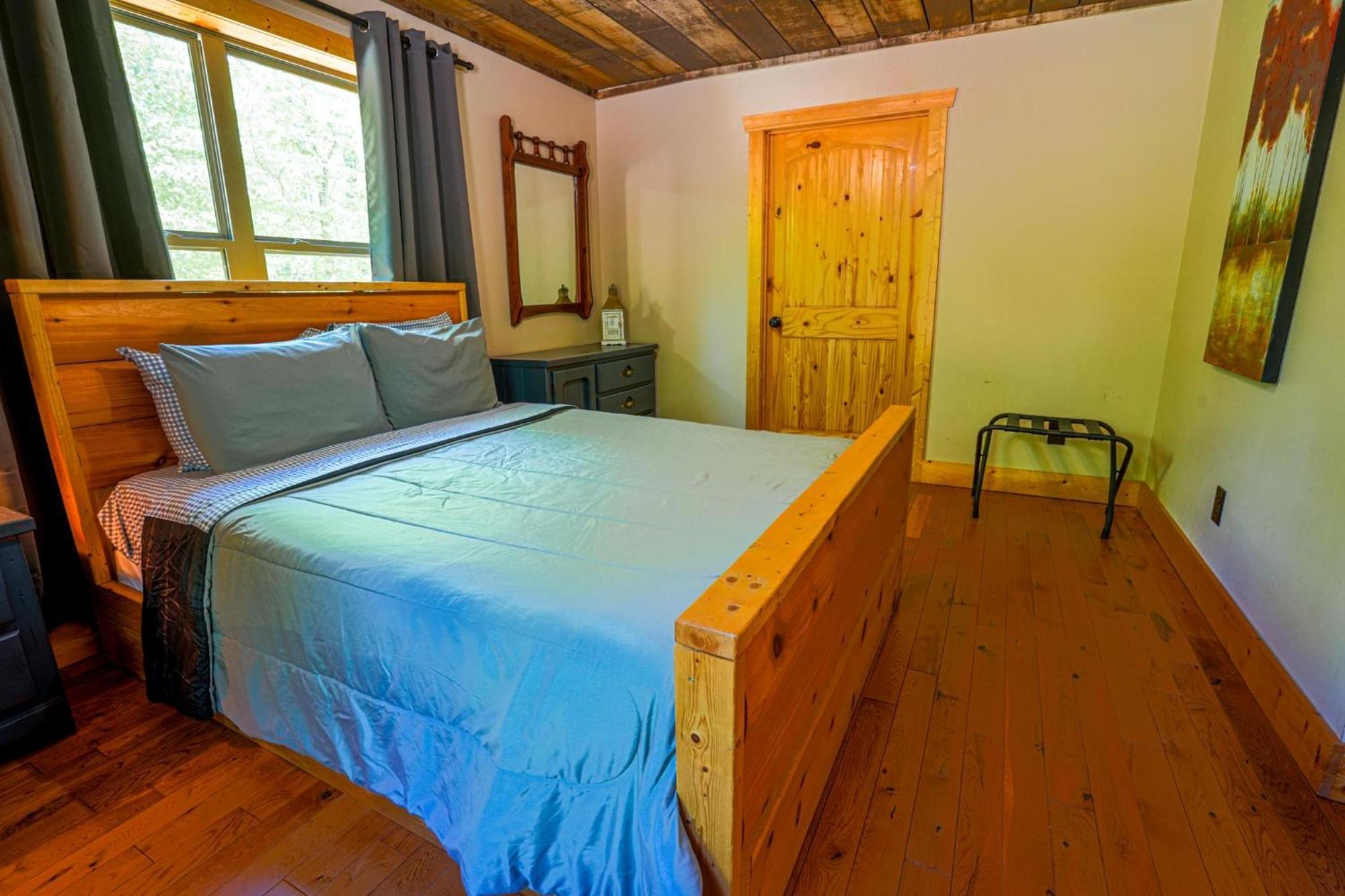 New Listing! Wine Country Retreat - 2 Bed, Hot Tub Villa Dahlonega Exterior foto